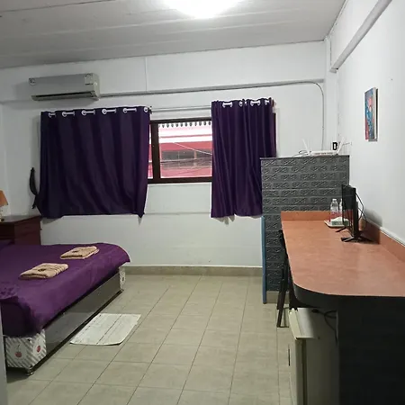 Pluemchai Guesthouse Jomtien Beach Exterior photo