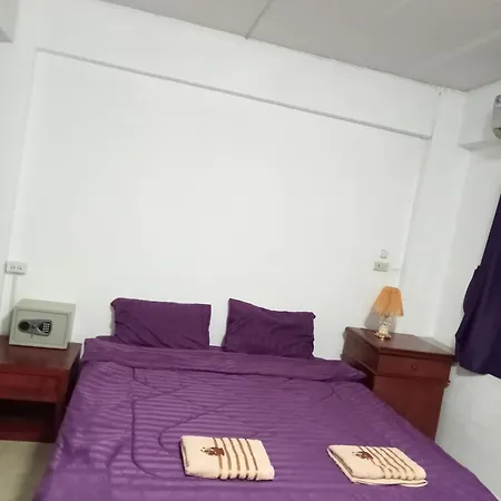Pluemchai Guesthouse Jomtien Beach Exterior photo