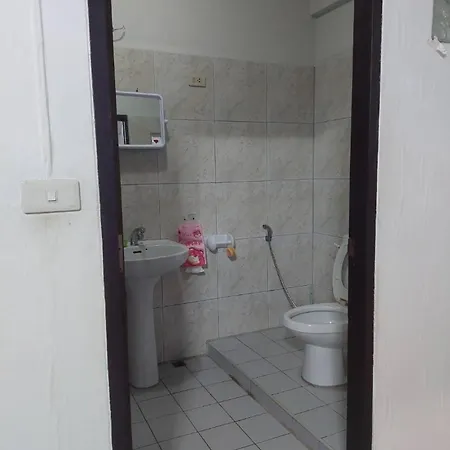 Pluemchai Guesthouse Jomtien Beach Exterior photo