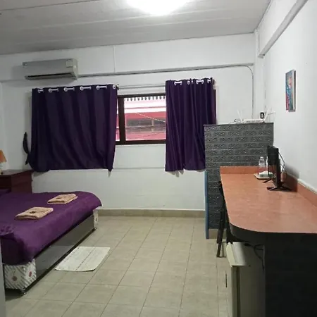 Pluemchai Guesthouse Jomtien Beach Exterior photo