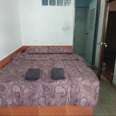 Pluemchai Guesthouse Jomtien Beach Exterior photo
